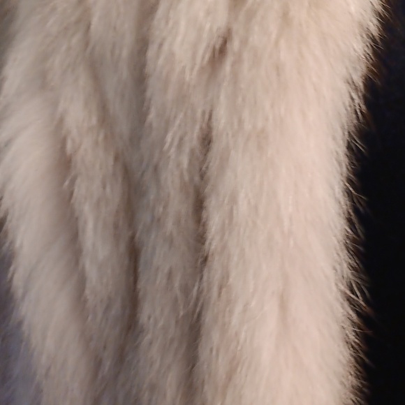 Saga Fox Vintage Elegant Fur Coat Size Small - Picture 5 of 17